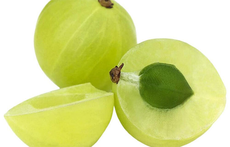 থাইরয়েডের জন্য আমলকিও খুব কাজের। এতে থাকা ভিটামিন সি থাইরয়েডের জন্য উপকারী। তাই দিনে একটা আমলকি খান এই সমস্যায় ভুগলে। ছবি: সংগৃহীত