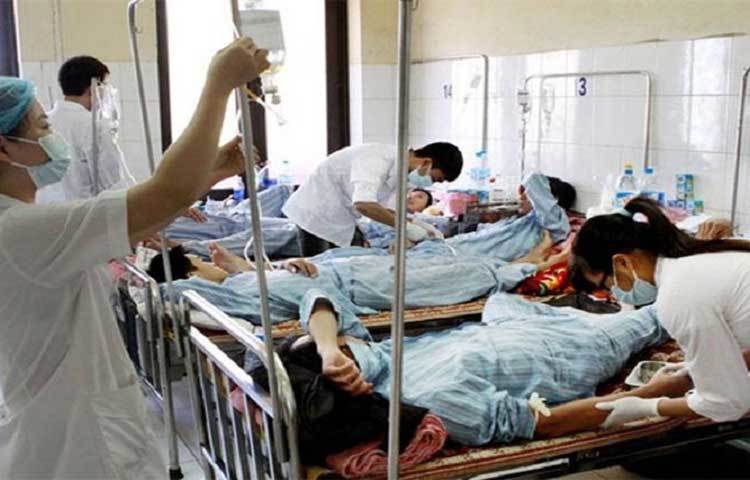 বাড়ির সবার থেকে কয়েকদিন একটু দূরে থাকতে পারলে সবচেয়ে ভালো হয়। যারা অসুস্থ রোগীর সেবার কাজ করছেন, তারাও একটু দূরত্ব বজায় রেখে চললেই ভালো করবেন।