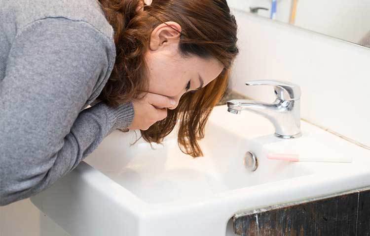 বমির প্রবণতা। দিনের বিভিন্ন সময় বমি আসা।