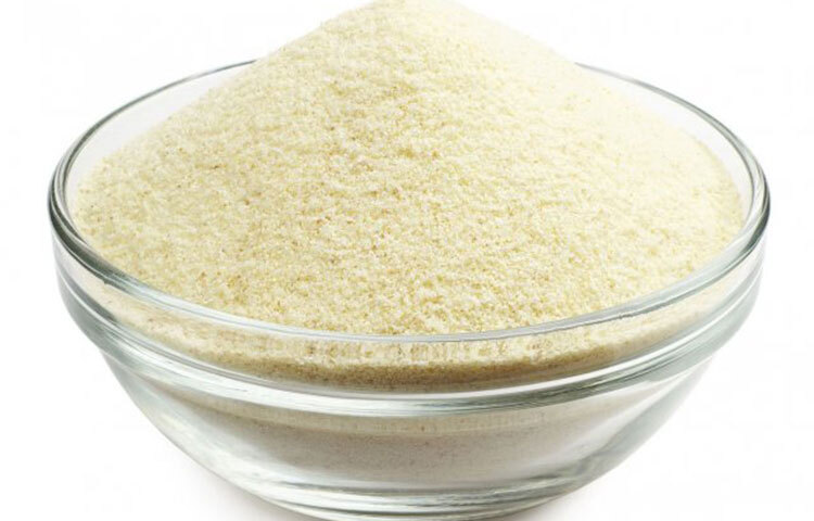 যদি আমরা উভয়ের পুষ্টিগুণ দেখি, সুজি বেসনের চেয়ে ফিটনেসপ্রেমীদের জন্য একটি ভালো উপাদান। বেসনের তুলনায় সুজিতে কম চর্বি এবং কার্বোহাইড্রেট রয়েছে। ছবি: সংগৃহীত