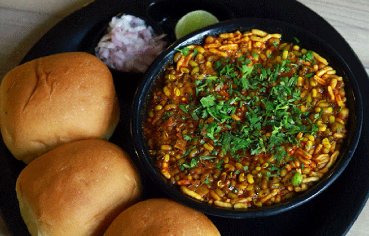 প্রথম দিনই দারুণ সারা পান। বাড়ির খাবার বহু ভারতীয় সহকর্মী অর্ডার দেন। কর্মসূত্রে দুই বছর অস্ট্রেলিয়ায় ছিলেন তিনি। এই দুই বছরই সেখানে হোম ডেলিভারি করেছেন জয়ন্তী। বিভিন্ন উৎসবে মারাঠি মিষ্টি বানিয়েও হোম ডেলিভারি দিতেন তিনি।