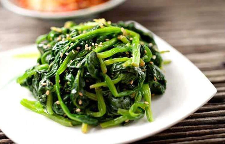 পালং শাকও ভিটামিন ই-এর ভান্ডার। রান্না করা আধ কাপ পালং শাকে দৈনিক চাহিদার শতকরা ২৫ ভাগ ভিটামিন ই থাকে যা আমাদের স্মৃতিশক্তি বাড়াতে সাহায্য করে। ছবি: সংগৃহীত