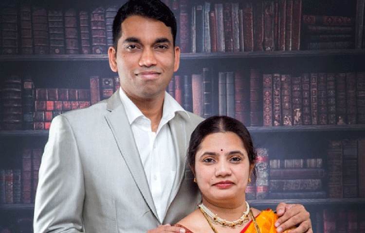 সে সময়টা ভীষণ কষ্ট করেছেন জয়ন্তী। তার দিন শুরু হত ভোর ৩টায়। সমস্ত রান্নার ব্যবস্থা করে, তারপর তিনি অফিসে যেতেন। বাড়ি ফিরেও পরের দিনের জন্য ব্যবস্থা করতে শুরু করতেন।