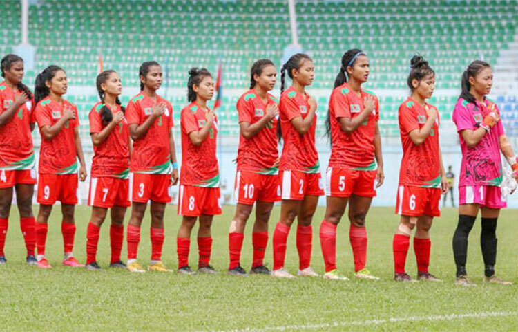 বাংলাদেশ সময় বিকেল সোয়া ৫ টায় শুরু হয় নেপালের কাঠমান্ডুতে নারী সাফের ফাইনাল। বাংলাদেশ ও নেপাল মুখোমুখি হয় ঐতিহাসিক এ ফাইনালে। ছবি: সংগৃহীত