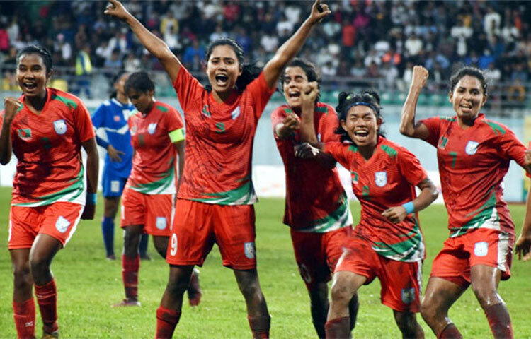 বিরতির পরে নেপাল ১ গোল দেয়। কিন্তু ৭৭তম মিনিটে তৃতীয় গোল দেয় বাংলাদেশ। ছবি: সংগৃহীত