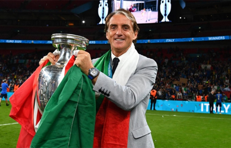 ইতালিকে ইউরোপের রাজা বানিয়ে আবেগাপ্লুত কোচ মানচিনি। ছবি: সংগৃহীত