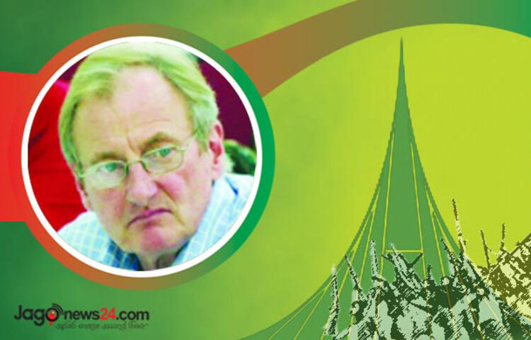 সাংবাদিক সায়মন ড্রিং: কলম আর ক্যামেরা হাতে নিজের জীবন বাজি রেখে মুক্তিযুদ্ধে নিরীহ বাংলাদেশিদের পাশে এসে দাঁড়িয়েছিলেন সাংবাদিক সায়মন ড্রিং। একাত্তর সালে সাইমন ড্রিংয়ের বয়স ছিল মাত্র ২৭ বছর। তিনি তখন বিশ্ববিখ্যাত পত্রিকা ডেইলি টেলিগ্রাফের একজন সাংবাদিক।