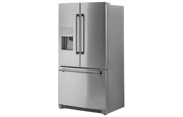 কখোনেই রান্না করা খাবার গরম থাকতে ফ্রিজে রাখা যাবে না। গরম খাবার আগে ভালোভাবে ঠান্ডা করুন। এরপর ফ্রিজে রাখতে হবে। মনে রাখবেন গরম খাবার ফ্রিজে রাখলে বেশি বরফ জমে। ছবি: সংগৃহীত