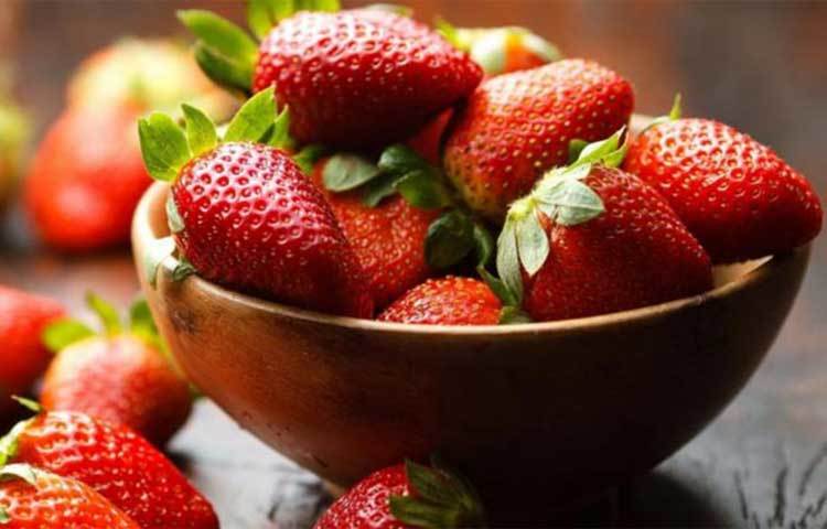 স্ট্রবেরি অত্যন্ত সুস্বাদু একটি ফল। আমাদের দেশেও এখন এই ফলটির চাষ করা হয়। বাজারে এই ফলটি অনায়াসেই পাওয়া যায়।