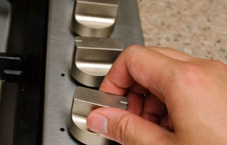 আঁচ : বাসন গরম হয়ে যাওয়ার পর আঁচ কমিয়ে দিন। কম আঁচে রান্না করলে গ্যাস কম খরচ হবে।