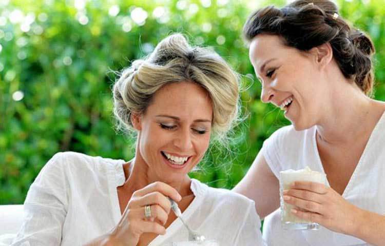 ঢিলেঢালা পোশাক: খুব টাইট জিন্স বা কোমরের বেল্ট বেশি টাইট করে বাঁধবেন না। কারণ টাইট বেল্ট পেটে চাপ দেয়, যার ফলে টক ঢেকুর উঠতে পারে। কাজেই একটু আরামদায়ক বা একটু ঢিলে কাপড়-চোপড় পরাই ভালো।