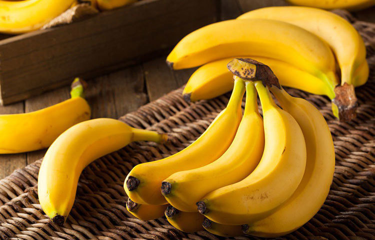 ডাবের জল পটাশিয়াম ও সোডিয়ামের অন্যতম প্রাকৃতিক খনি। তাই গ্যাস-অম্বলের সমস্যা কাটাতে ডাবের জল হতে পারে ভালো বিকল্প। চিকিৎসকদের মতে, প্রতিদিন একটা সকালে বা দুপুরে খাওয়ার পর একটা ডাবের জল খেলে এর ক্ষারীয় ভাব হজম সমস্যাকে যেমন দূরে রাখে, তেমনই পেট ঠান্ডা হয়।