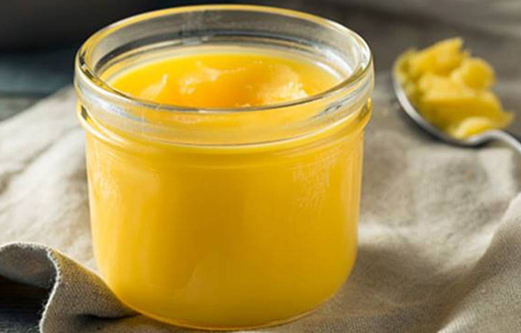 ঘি মস্তিষ্কের কোষের ক্ষয়রোধ করে। অ্যান্টিঅক্সিডেন্ট থাকে ঘিতে। যার ফলে শরীর থেকে টক্সিন বেরিয়ে যায়।  ছবি: সংগৃহীত