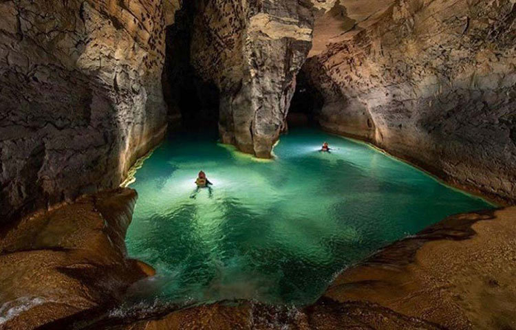 পৃথিবীর বুকে বিভিন্ন প্রান্তে ছড়িয়ে রয়েছে রহস্যময় গুহা। মার্কিন যুক্তরাষ্ট্রেও লেচুগুইলা গুহা তাদের মধ্যে অন্যতম।