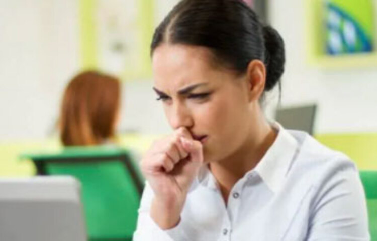 সেই পোস্ট দেখে নিতে পারেন এই লাইনে ক্লিক করে- https://perma.cc/YJ8Y-VXTQ ৷ স্বাস্থ্য বিভাগের অন্তর্গত ব্যুরো অব রিস্ক কমিউনিকেশন অ্যান্ড হেলথ বিহেভিয়ার ডিপার্টমেন্টের ডিরেক্টর ডক্টর সুথাত চোতানাপন কিন্তু বলছেন স্পষ্টই- এই দাবি মিথ্যে। ড্রাই থ্রোট হওয়ার সঙ্গে জীবাণু সংক্রমণের সম্পর্ক একেবারেই তার মতে অপ্রাসঙ্গিক। আবার, চুলালোংকর্ন বিশ্ববিদ্যালয়ের প্রিভেনটিভ অ্যান্ড সোশ্যাল মেডিসিন বিভাগের অধ্যাপক ডক্টর থিরা অয়ারাতানারাতও বলছেন একই কথা।