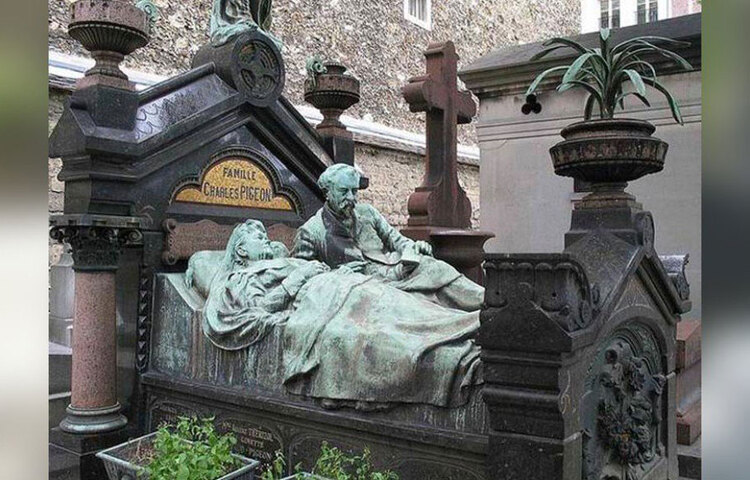 সমাধি স্থাপত্যের অন্যতম সুন্দর নিদর্শন এই কবর। তাইল্যান্ডের এই কবর স্ত্রীয়ের প্রতি স্বামীর অন্তহীন ভালবাসার উদাহরণ।