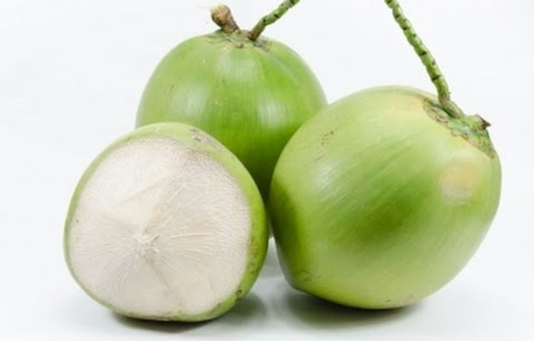 রোগ প্রতিরোধ ক্ষমতা শক্তিশালী হবে: রাইবোফ্লবিন, নিয়াসিন, থিয়ামিন এবং পাইরিডোক্সিনের মতো উপকারি উপদানে ভরপুর ডাবের পানি প্রতিদিন পান করলে শরীরের অন্দরের শক্তি এতটা বৃদ্ধি পায় যে জীবাণুরা কোনোভাবেই ক্ষতি করার সুযোগ পায় না। সেই সঙ্গে ডাবের পানিতে উপস্থিত অ্যান্টি-ভাইরাল এবং অ্যান্টি-ব্যাকটেরিয়াল প্রপাটিজ নানাবিধ সংক্রমণের হাত থেকে বাঁচাতেও বিশেষ ভূমিকা পালন করে থাকে।