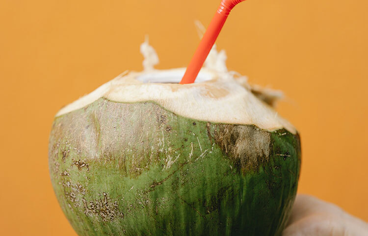 প্রতিদিন একটি করে ডাব খেলে শরীরে পানির ভারসাম্য বজায় থাকবে। ছবি: সংগৃহীত