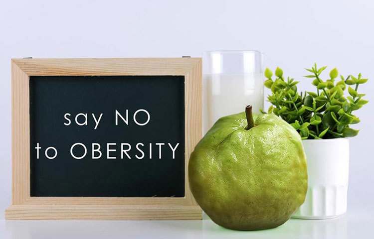 পেয়ারায় প্রচুর পরিমাণে ফাইবার আছে। ফাইবার হজম শক্তি বাড়াতে সাহায্য করে। ফাইবারে পেট ভরে থাকে দীর্ঘক্ষণ। ফলে ফ্যাট ইনটেক কমে। ওজন ধরে রাখতে পেয়ারার কোনো বিকল্প নেই।