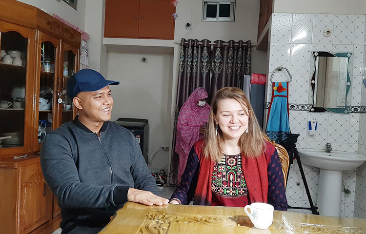 হাবিব ২০১২ সালে জার্মানির মিউনিখের টেকনিক্যাল ইউনিভার্সিটিতে মাস্টার্স করতে যান। সেখানে বিখ্যাত ফুটবল ক্লাব বায়ার্ন মিউনিখের স্টেডিয়ামে ‘স্টুডেন্ট জব’ করতে গিয়ে পরিচয় নাতালিয়ার সঙ্গে। অল্প সময়ই তা রূপ নেয় প্রেমে। ২০১৭ সালে ধর্মীয়ভাবে বিয়ের পর আবার ২০১৮ সালের ১৩ সেপ্টেম্বর জার্মানির নিয়মনীতি মেনে তাদের আনুষ্ঠানিকভাবে বিয়ে হয়। ছবি: জাগো নিউজ