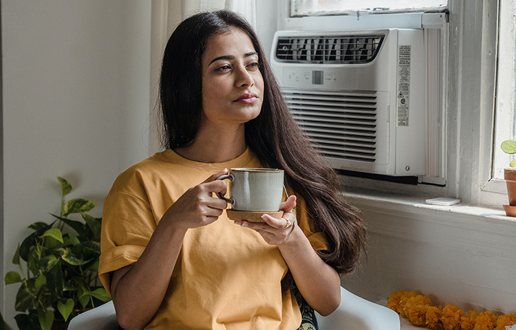 ত্বকের জন্যও ভাতের মাড় দারুণ উপকারী। পোড়া কালচে ভাব, শুকনো চামড়ার উপর ভাতের মাড় ঠান্ডা করে লাগালে কিন্তু উপকার পাবেন। ছবি: সংগৃহীত