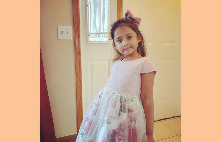 মেয়েকে নিয়ে স্ট্যাটাস দেয়ার পর সাকিব ভক্তরা তার মেয়েকে জন্মদিনের শুভেচ্ছা জানায়।