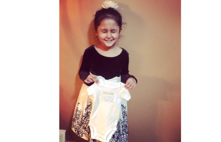 মেয়েকে জন্মদিনের শুভেচ্ছা জানিয়ে সাকিব লেখেন, ‘হ্যাপি বার্থ ডে টু মাই লাইফ’।