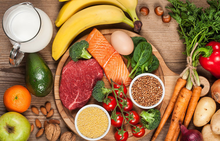 সুখী হওয়ার সহজ উপায় হলো সুস্থতা। এজন্য দরকার স্বাস্থ্যকর খাবার খাওয়া। ইংরেজরা এক কথা খুব গভীরভাবে বিশ্বাস করনে, তা হলো- ‘আপনার খাবারকে ওষুধ হিসেবে গ্রহণ করুন। অন্যথায় ওষুধকেই খাবার হিসেবে গ্রহণ করতে হবে।’