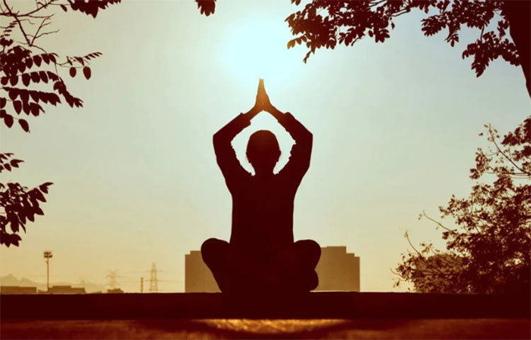 প্রতিদিন যোগাসন, প্রাণায়ম এবং ধ্যানের জন্য অন্তত ৩০ মিনিট সময় বরাদ্দ করতেই হবে।