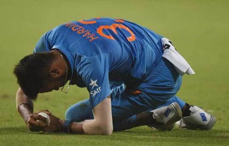 চোটের জন্য আপাতত ক্রিকেটের বাইরে হার্দিক। সামনেই রয়েছে ভারতীয় দলের নিউজিল্যান্ড সফর। আশা করা হচ্ছে সেই সফরের আগে ভারত এ দলের হয়ে দলে ফিরবেন হার্দিক।