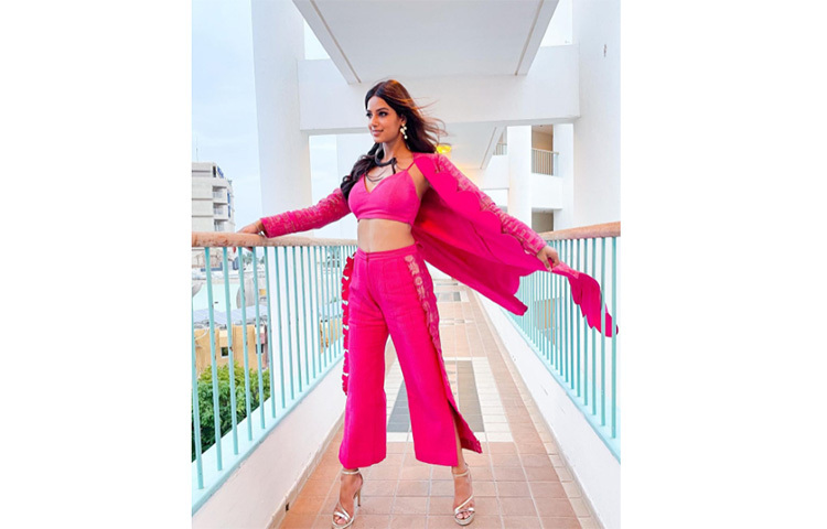 সূত্রের খবর, এর আগে কোনো প্রতিযোগীর জন্য নাকি এত দামি মুকুট তৈরি হয়নি। মিস ইউনিভার্সের মুকুট প্রতিবারই বদলে যায়। ২০১৯ সালে মিস ইউনিভার্স অর্গানাইজেশনের জন্য মৌওয়াদ জুয়েলারি ‘মৌওয়াদ পাওয়ার অফ ইউনিটি ক্রাউন’ তৈরি করেছিল। ছবি: সংগৃহীত