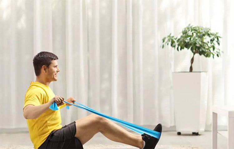 প্রয়োজনের তুলনায় শারীরিক পরিশ্রম কম হলেও হৃদযন্ত্র বিকল হয়ে পড়তে পারে অকালে। তাই নিয়মিত শরীরচর্চা করুন। ছবি: সংগৃহীত