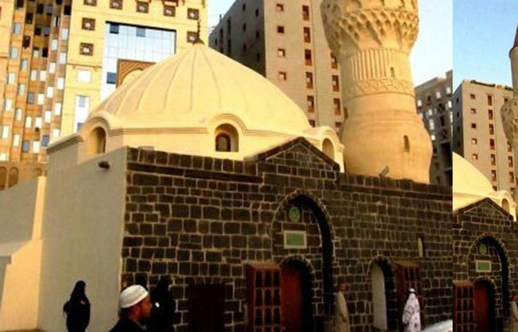 মসজিদে আবু বকর: ইসলামের প্রথম খলিফা হজরত আবু বকর রাদিয়াল্লাহু আনহুর খেলাফতকালে তিনি এ মসজিদে ঈদের নামাজ পড়ান। তাই এটি ‘মসজিদে আবু বকর’ নামে পরিচিতি লাভ করে। যা মসজিদে গামামাহর উত্তরে অবস্থিত। এছাড়া ও মদিনায় আরো অনেক মসজিদ রয়েছে।