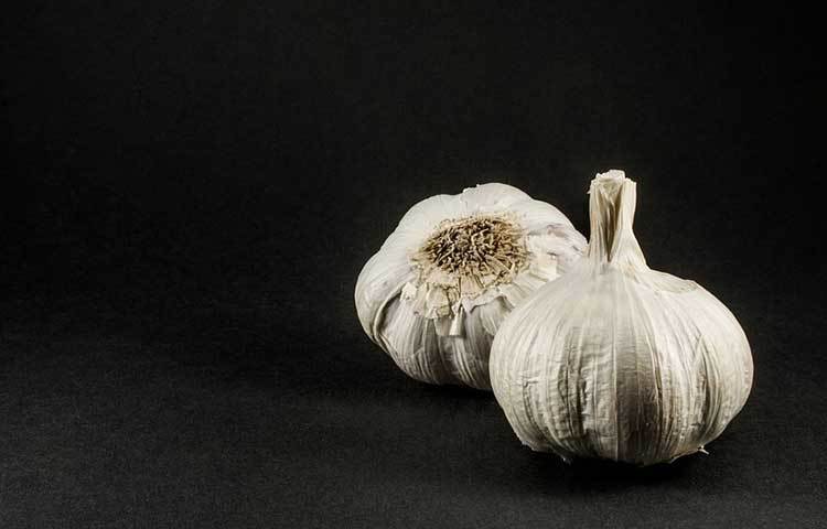 অ্যানালস অব ফার্মাকো থেরাপির একটি সমীক্ষায় দেখা গিয়েছে, যাদের সিস্টোলিক রক্তচাপ বাড়ার প্রবণতা রয়েছে, তাদের ক্ষেত্রে রসুন রক্তচাপ কমাতে সাহায্য করে।