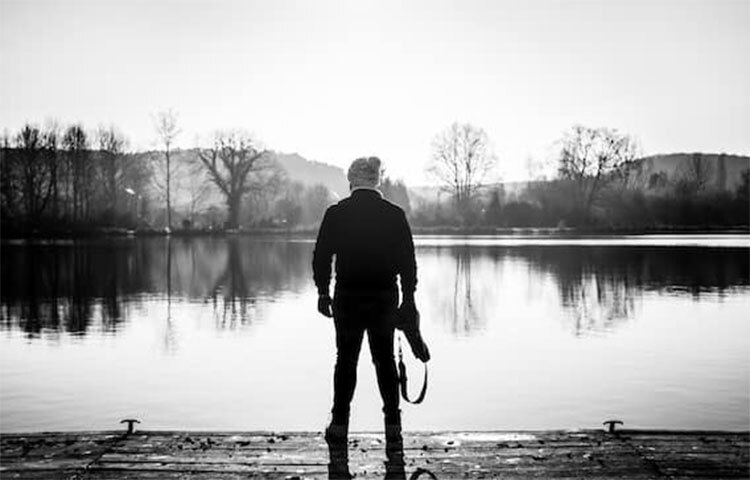 সোলো ট্রিপ বা একক ভ্রমণের অনেক উপকারিতা রয়েছে। একা একা দূরে কোথাও ঘুরতে গেলে আত্মবিশ্বাস বৃদ্ধি পায়। ছবি: সংগৃহীত