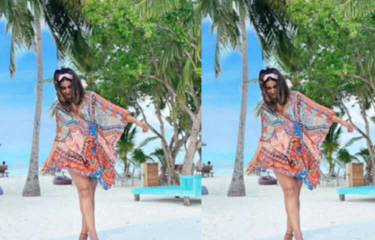 হিনা খান সোশ্যাল মিডিয়ার শিরোনামে সব সময়েই থাকেন। মালদ্বীপে লাল বিকিনিতে তিনি তাক লাগিয়েছেন। এই ছবিতে হিনার ছবিগুলো সত্যি সত্যি আকৃষ্ট করেছে সবাইকে। ছবি: ইনস্টাগ্রাম