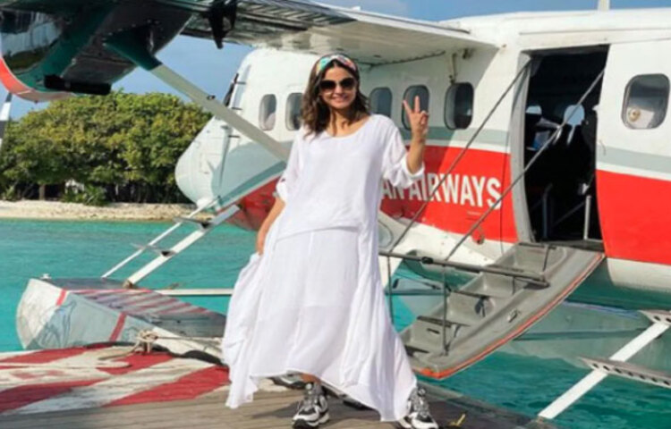 সমুদ্র তীরে ফটোশুটে হিনা খান।