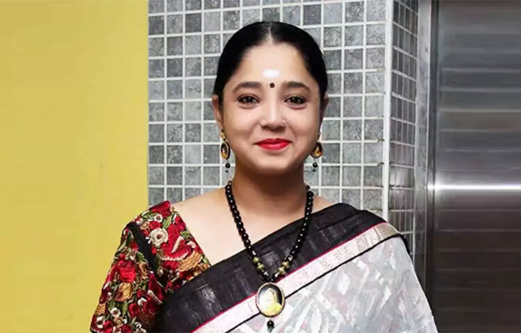 একের পর এক সুপারহিট ছবির কল্যাণে রূপালি পর্দা মাত করেছেন যিনি, তাকেই কি না দরজায়-দরজায় গিয়ে সাবান বিক্রি করতে হলো। ছবি: সংগৃহীত