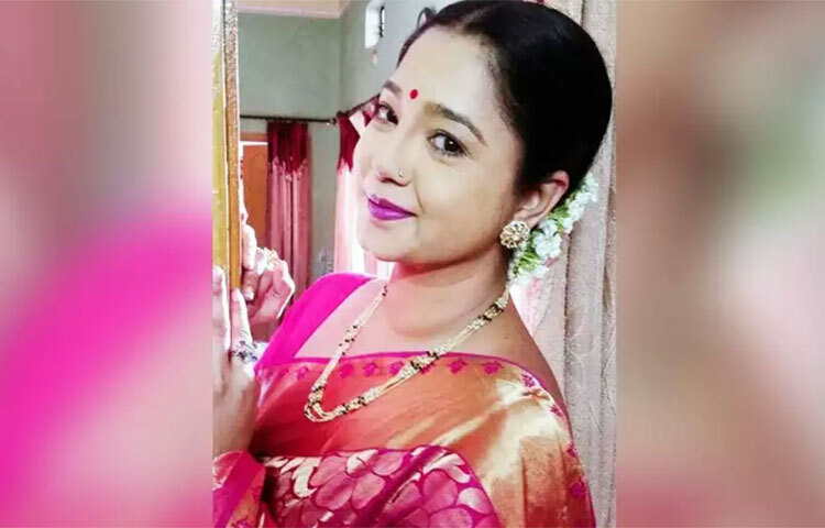 ১৯৯৪ সালে তানভির আহমদের সঙ্গে তার বিয়ে হয়। ১৯৯৬ সালে বিবাহবিচ্ছেদ। সময় যায়। এক সময় তার একমাত্র মেয়েরও বিয়ে হয়ে যায়। ছবি: সংগৃহীত