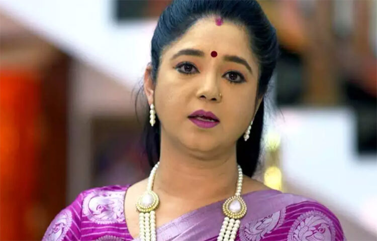 মেয়ের বিয়ের পর আর্থিক অসচ্ছলতা আরও থাবা বসায় তার সংসারে। ছবি: সংগৃহীত