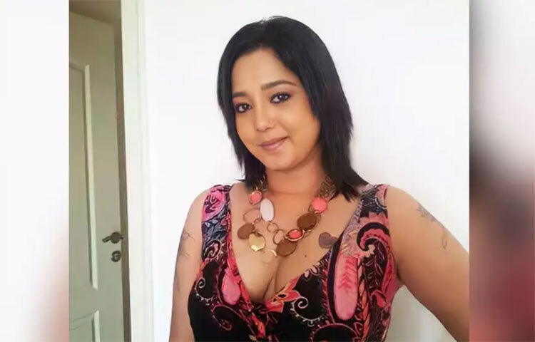 ‘বাঁচতে হলে টাকা চাই’ এই কথার বাস্তবতা ধরে কাজ খুঁজতে থাকেন ঐশ্বর্য। ছবি: সংগৃহীত