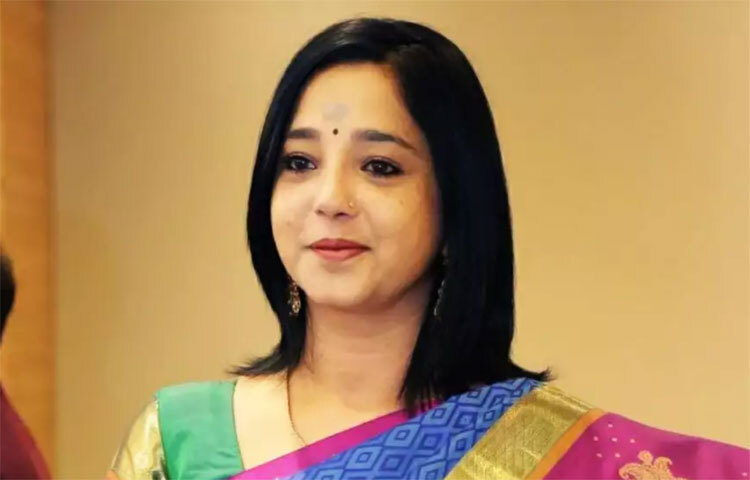 বর্তমানে অর্থের প্রয়োজনে বাড়ি-বাড়ি সাবান বিক্রি করছেন দক্ষিণী অভিনেত্রী। ছবি: সংগৃহীত