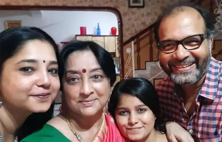 এরপর দক্ষিণের একাধিক সুপারহিট ছবিতে অভিনয় করেন তিনি। দক্ষিণের বিভিন্ন ভাষায় ২০০টিরও বেশি ছবিতে অভিনয় করেছেন। ছবি: সংগৃহীত