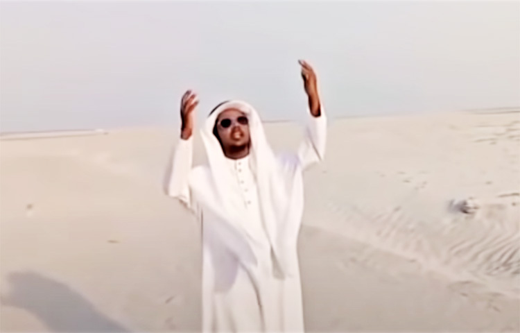 চীনা ভাষার গানে আলোচনায় অনুপ্রাণিত হয়ে আরবী গান গেয়েছেন। এ গানে তিনি অ্যারাবিয়ান পোশাকে মডেলিংও করেছেন। এ গানের মডেলিংয়ের ছবি প্রকাশের পর তা মুহূর্তেই ভাইরাল হয়ে যায়। ছবি: সংগৃহীত