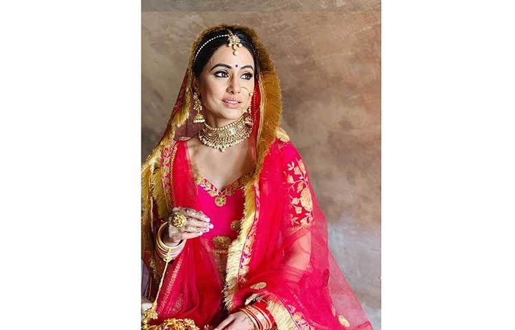 মিউজিক ভিডিও ‘রাঞ্জনা’ শুটিং সেট থেকেই হিনার এই ছবি ভাইরাল হয়েছে।