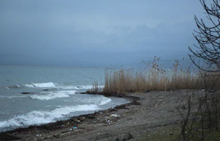 যে স্থানে সন্তকে প্রাণদণ্ড দেয়া হয়েছিল, সেখানেই পরে গির্জাটি নির্মাণ করা হয় তার সম্মানে। মধ্যযুগের বিভিন্ন নথিতে দাবি করা হয়েছে, ইজনিক হ্রদের তটের বধ্যভূমিতে প্রাণদণ্ড দেয়া হয় সন্ত নিওফাইটোসকে।