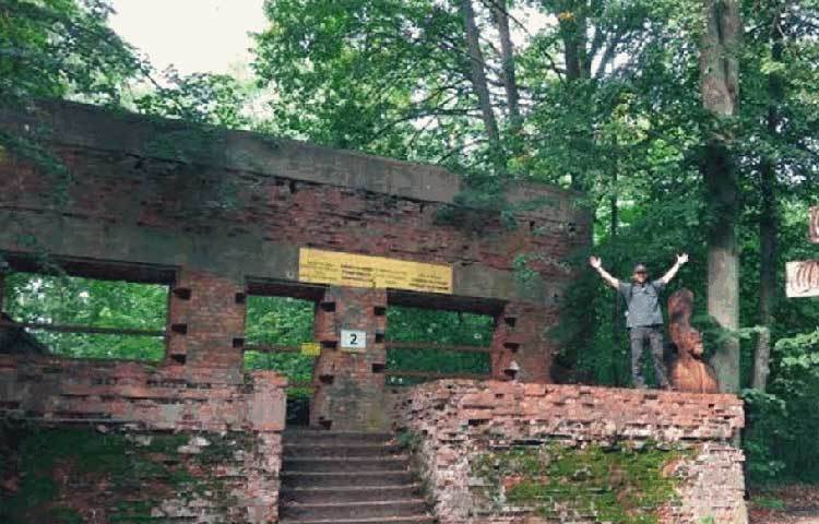 এই সদর দফতরে বসেই হিটলার তার শীর্ষ অনুচরদের সঙ্গে সিদ্ধান্ত নেন সোভিয়েত ইউনিয়ন আক্রমণ ও ইউরোপ থেকে ইহুদিদের নির্মূল করার।