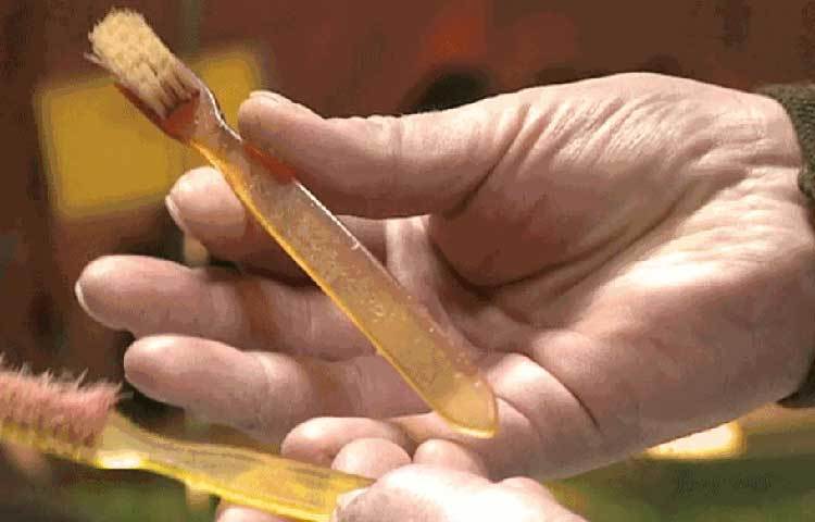 এ ছাড়াও কিছু প্লেট, প্রসাধনী সামগ্রীসহ দৈনন্দিন জীবনে ব্যবহারযোগ্য বেশ কিছু জিনিস উদ্ধার হয়েছে। বিশেষজ্ঞরা জানিয়েছেন, এর বেশির ভাগই সেলুনে ব্যবহার্য সামগ্রী।