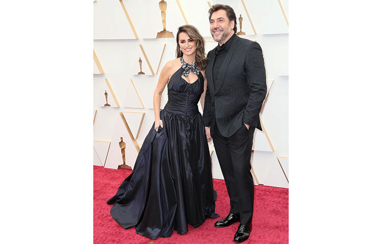 পেনেলোপ ক্রুজ ও জ্যাভিয়ার বার্ডেমের রেড কার্পেট লুক। ছবি: সংগৃহীত