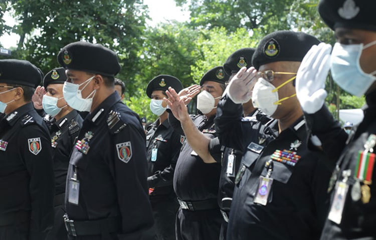 শ্রদ্ধা জানাচ্ছে র‌্যাব। ছবি: মাহবুব আলম